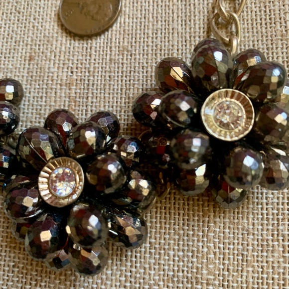 Cute Flower Cluster Beaded Necklace - Picture 7 of 7